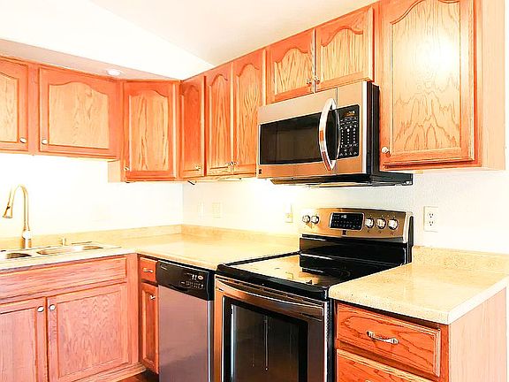 5th image of 703 8th St