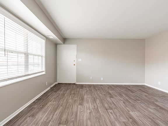 3rd image of 3287 Tara Ct E #4536638