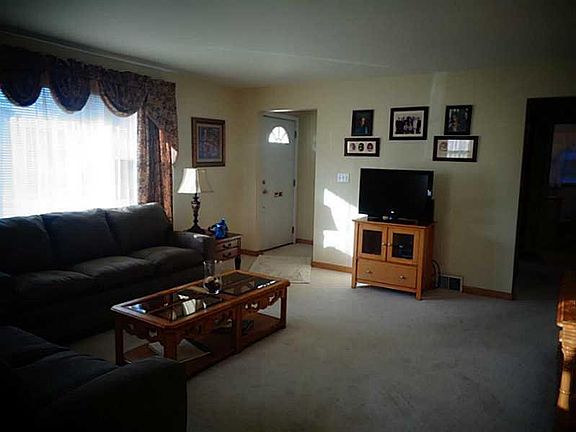 5th image of 353 E 37th St