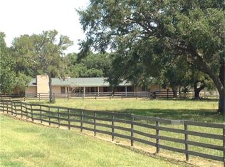 672 County Road 32, Angleton, TX 77515