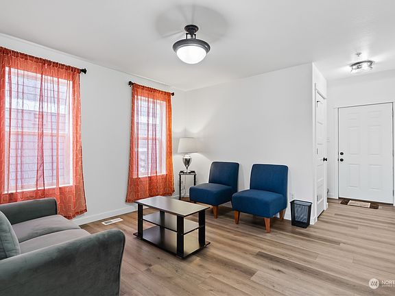 4th image of 17616 26th Ave E #1