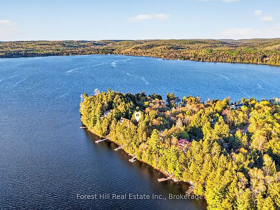 3rd image of 136 Rock Point Rd