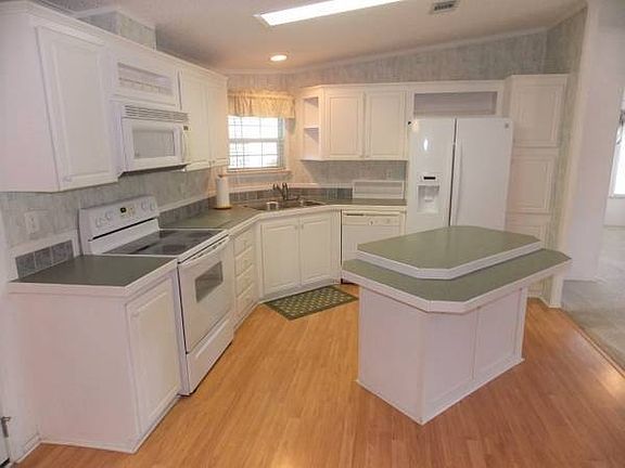 5th image of 121 Village Ct