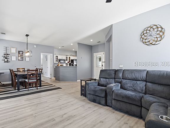 3rd image of 224 Colonel Thomas Heyward Rd