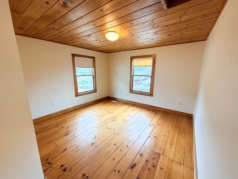 121 Old Schoolhouse Rd — Photo 10