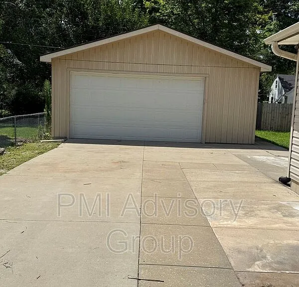 1727 SW Mission Ave — Photo 3