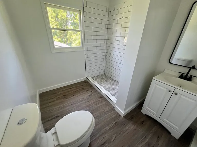 114 Raby St — Photo 4