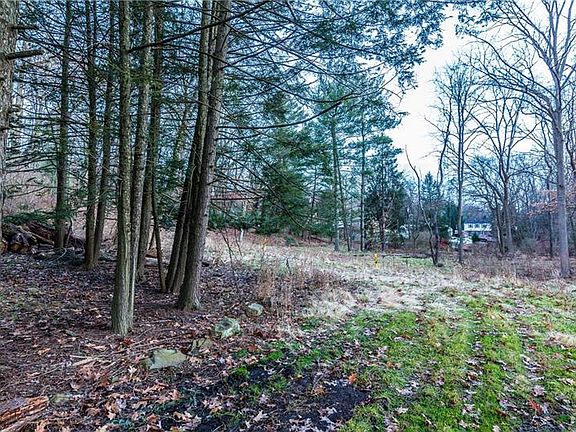 3rd image of 121 Twin Oaks Dr