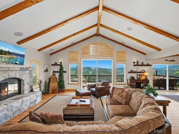 885 Del Norte Ln, Lake Arrowhead, CA 92352
