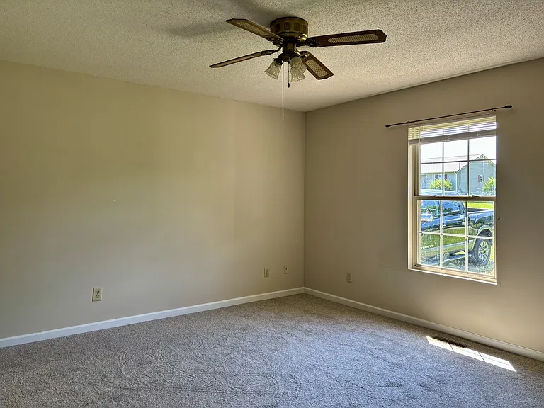 136 Hunt Hollow Dr — Photo 5