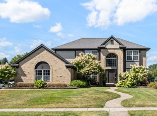 1431 Lee Wood Rdg, Walled Lake, MI 48390