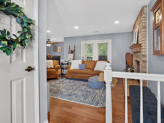 3rd image of 903 N Linden St APT 117