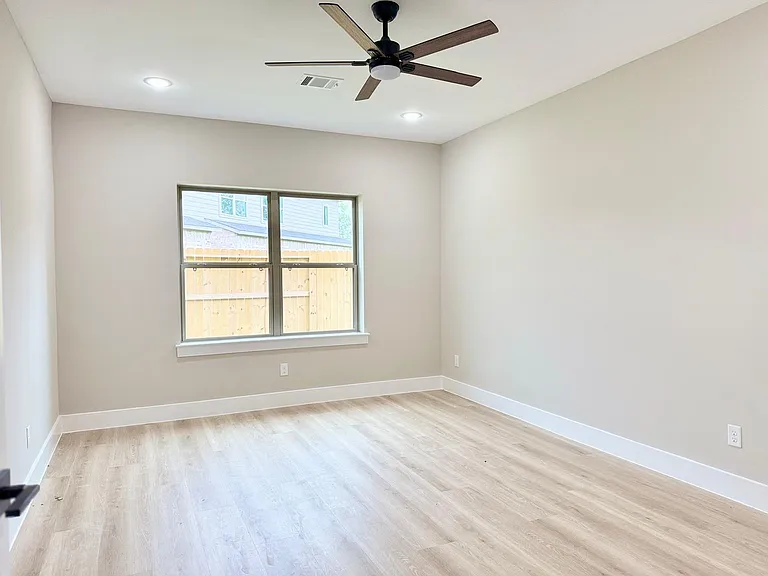 2518 Liguria Ln — Photo 13