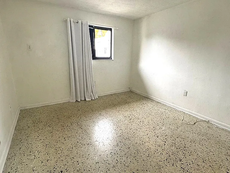 430 NW 9th Ave #3 — Photo 17