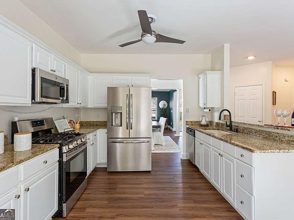 2nd image of 132 Parkstone Way