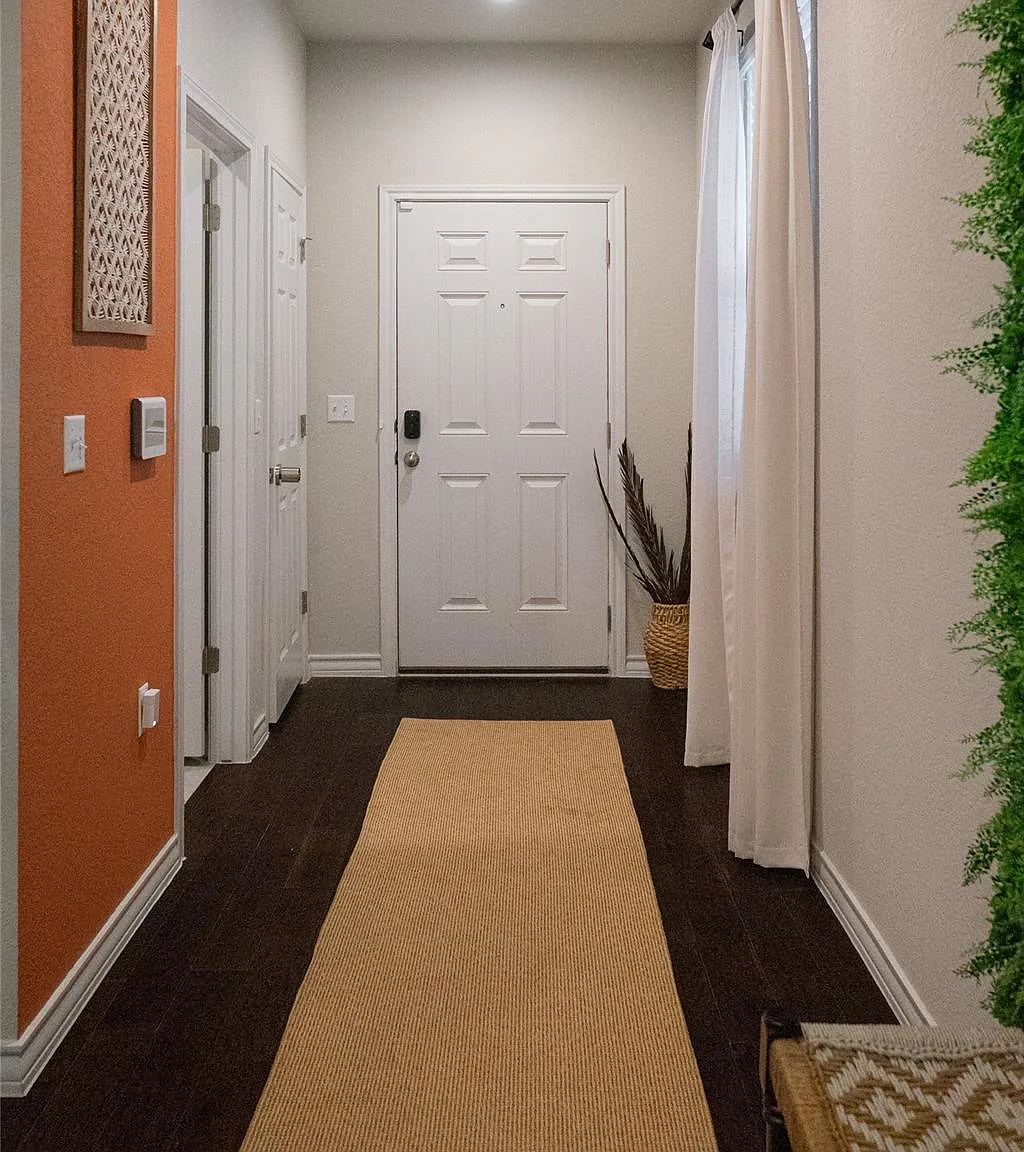 3 bed, 2.0 bath, 1495 sqft, $3,200 — Photo 3