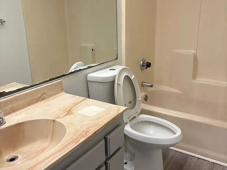 Raintree Garden Apartments — Photo 12