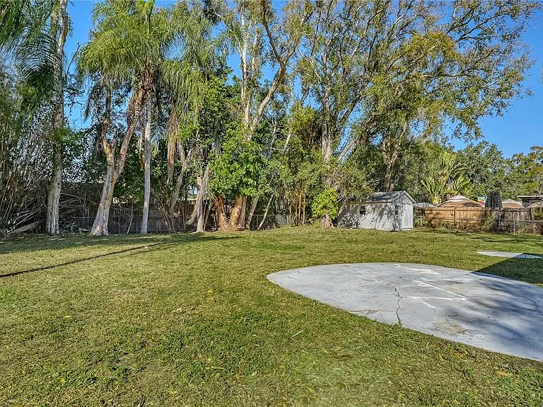209 Briggs Ct — Photo 31
