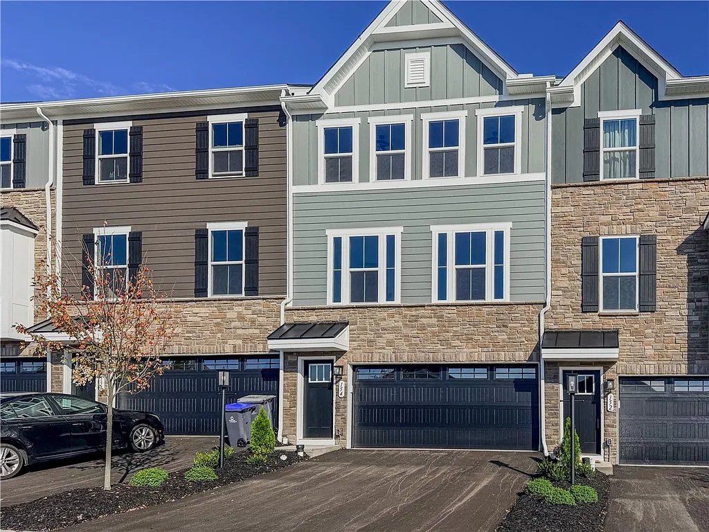3 bed, 3.5 bath, $4,000 — Photo 2