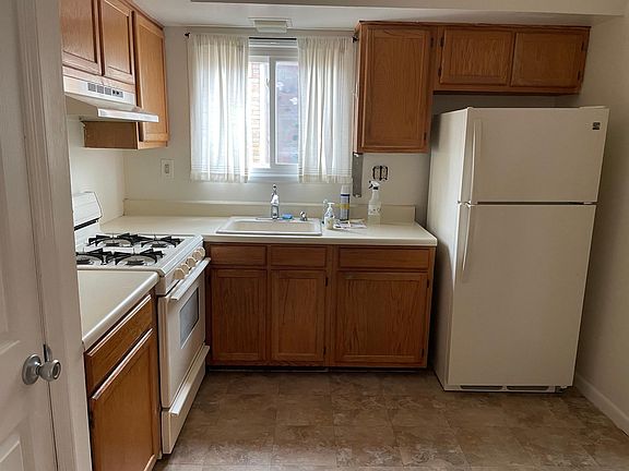 3rd image of 334 Crown Ave