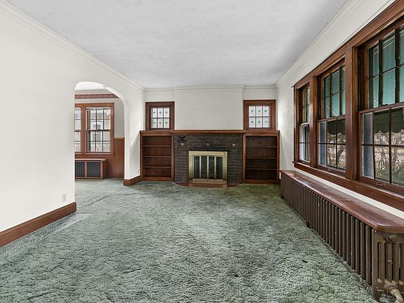 2nd image of 2737 Ulysses St NE