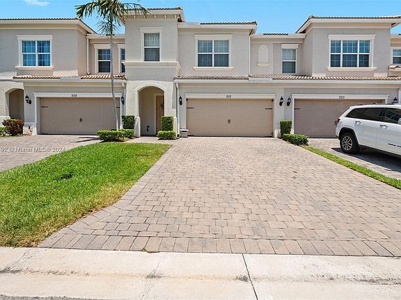 2nd image of 915 Banyan Dr