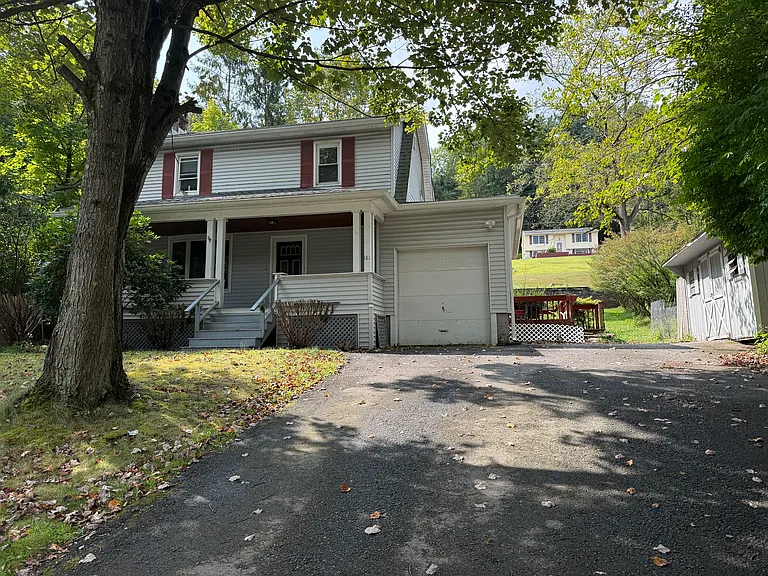 181 Main St — Photo 1