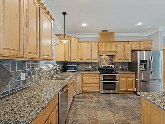 3rd image of 171 Chestnut Rd