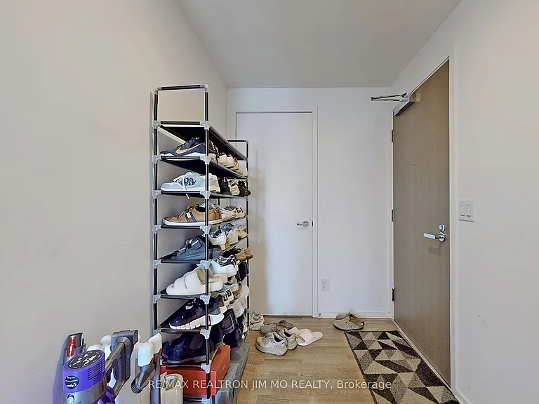 1 Bloor St E #2304 — Photo 20