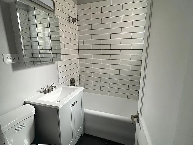 605 Hinman — Photo 21