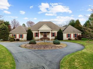 9 Lenape Springs Rd, Pittstown, NJ 08867