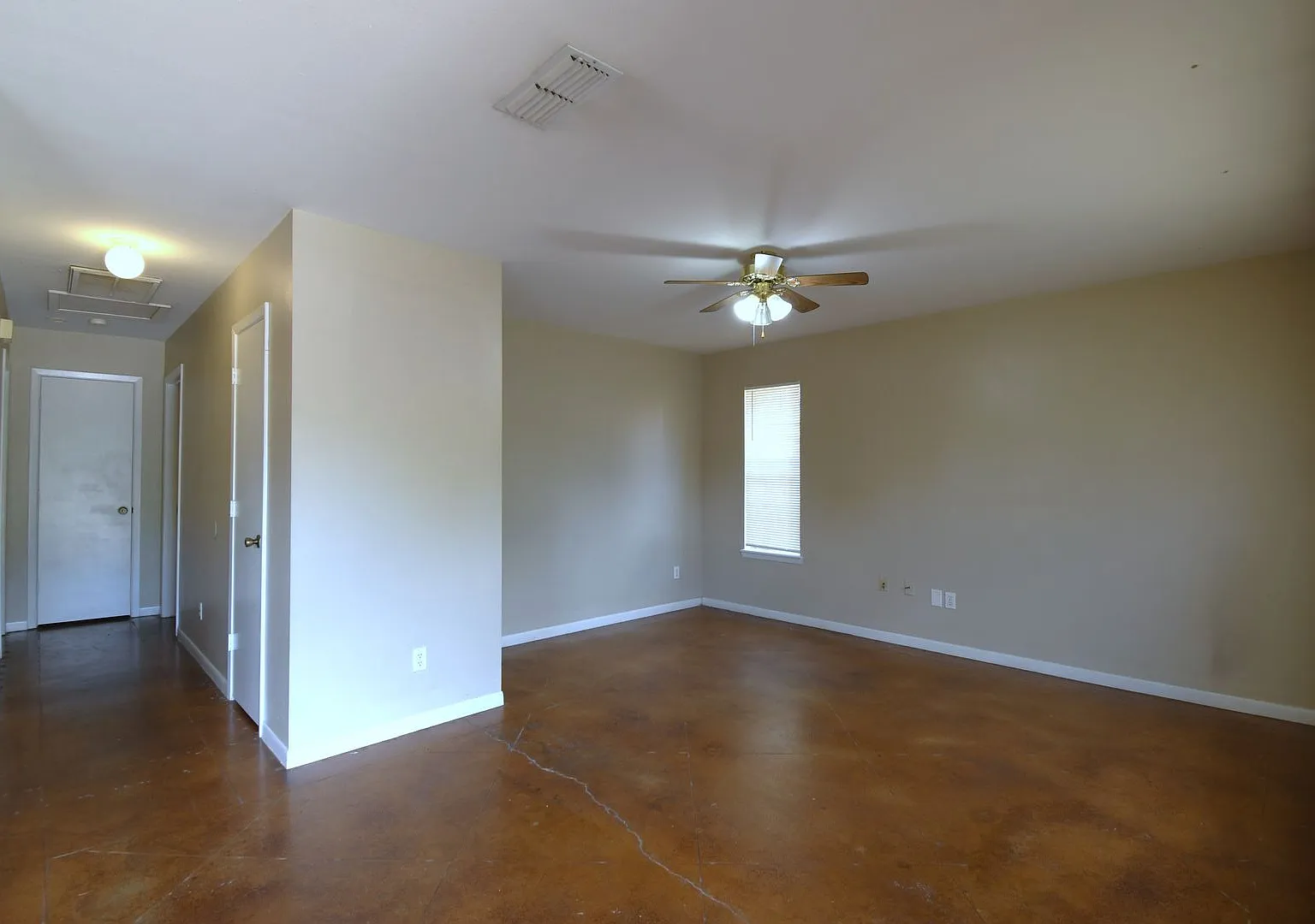 2 Bedroom 2 Bathroom Duplex in Whitehouse — Photo 3
