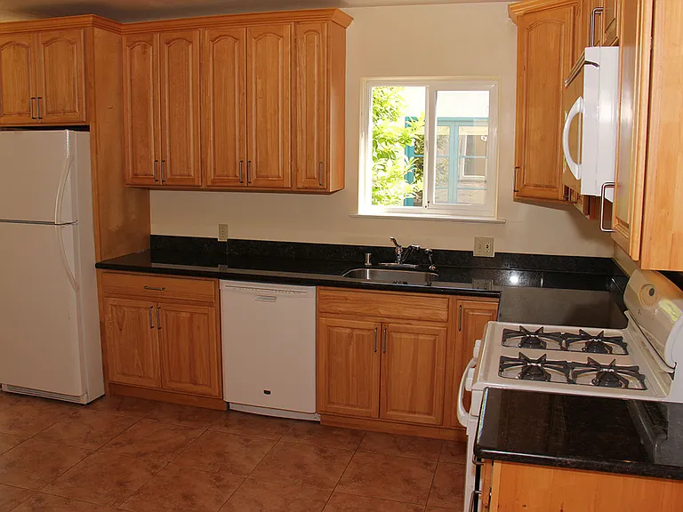 805 San Carlos Ave — Photo 17