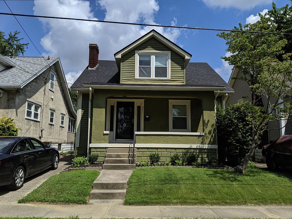 Welcome Home... This adorable house is located on South Barbee in the Merriwether Neighborhood. Safe street with sidewalks. Drive way parking for 1 vehicle and off street for others. Walking distance to Nords Bakery ( yum!), Sunergos Coffee, Zanzabar
