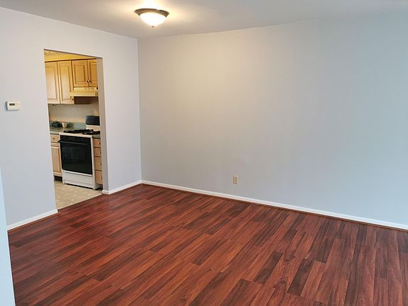 5th image of 223 College Park Dr
