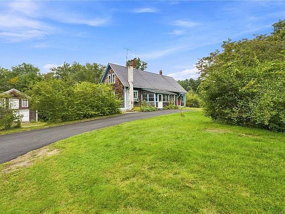 3rd image of 32 Hopkins Hollow Rd