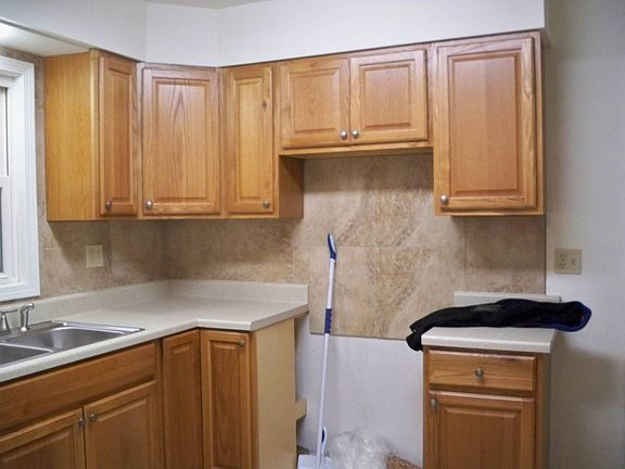 5th image of 611 Webb Ave