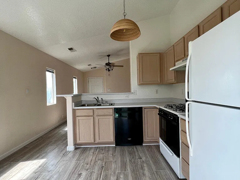 7068 Skylar Dr NE — Photo 5