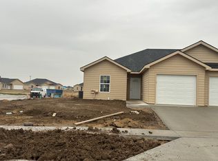 1201 Harbor Dr, Salina, KS 67401