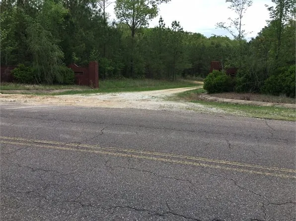 Northwood Dr, Huntingdon, TN 38344
