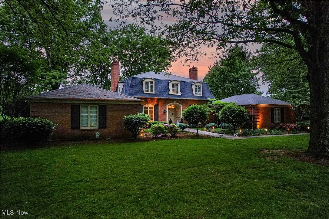 367 Country Club Dr NE photo 1