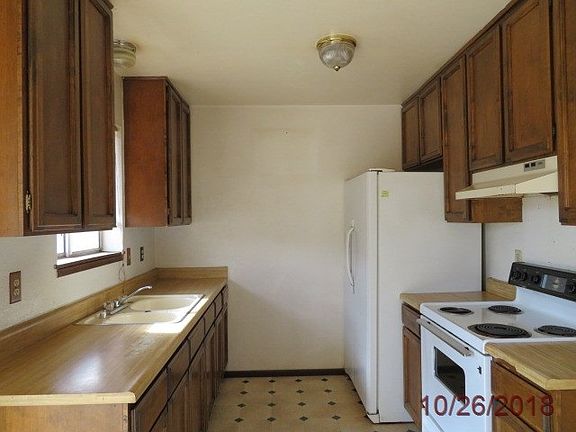 4th image of 751 E Spiers St