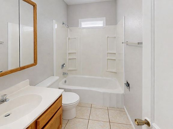3rd image of 411 N 12th St
