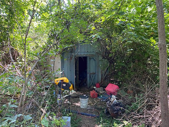 5th image of 3055 Clover Dr