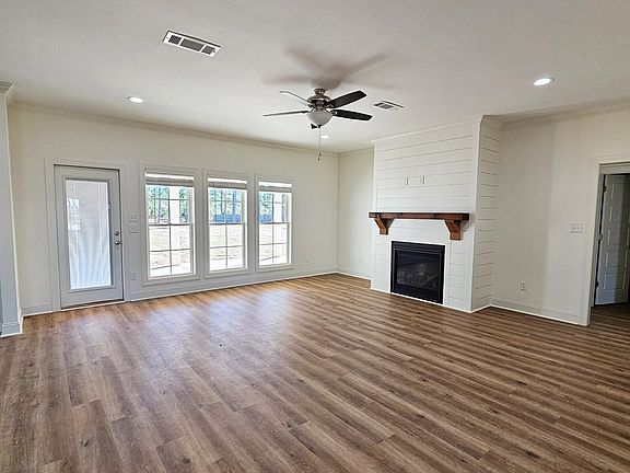 3rd image of 115 Montrose Dr