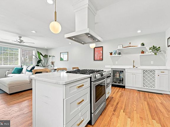 3rd image of 557 Livezey St