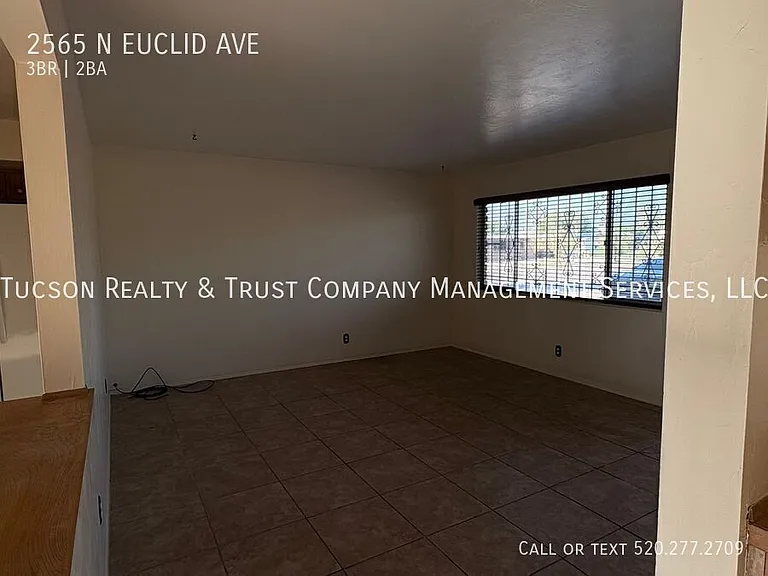 2565 N Euclid Ave — Photo 2