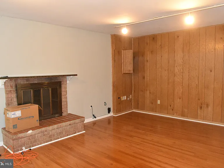 4557 King Edward Ct — Photo 21