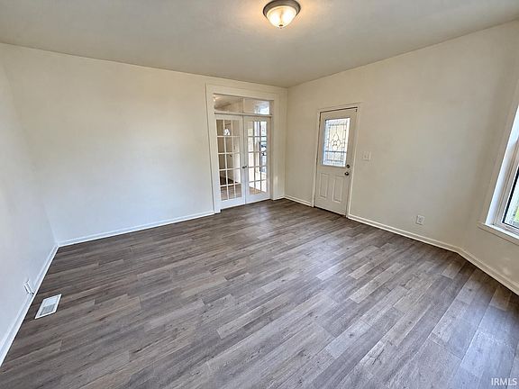 4th image of 344 Elm St