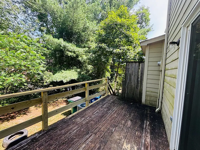 1707 Emerald St — Photo 8